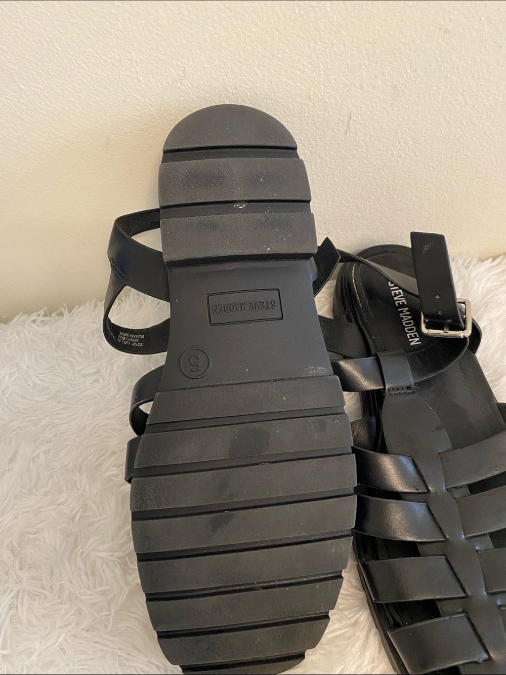 Steve Madden Black Strappy Leather Fisherman Sandals sz 7m - Picture 4 of 7